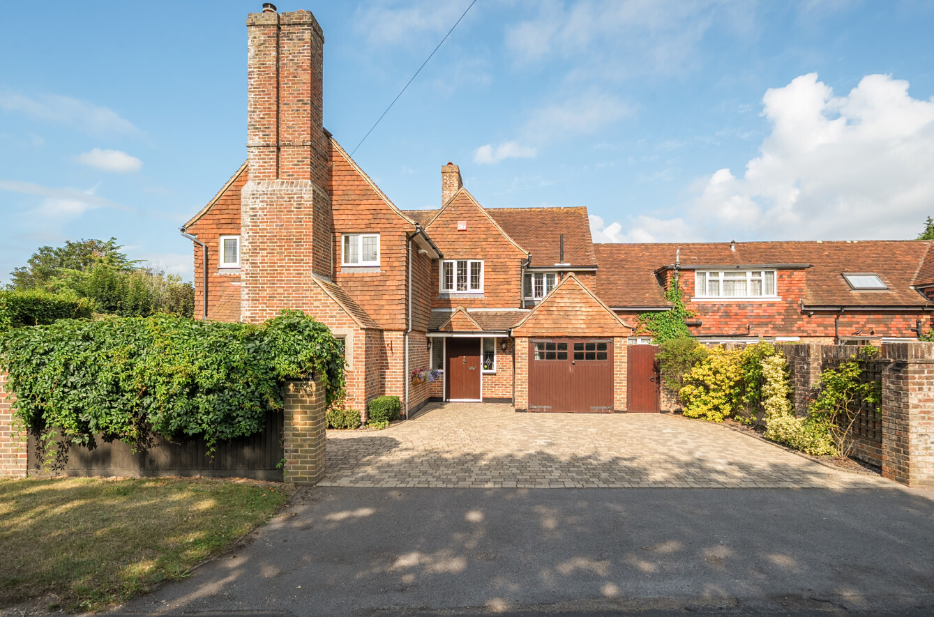 6 bedroom detached house for sale in Lymington