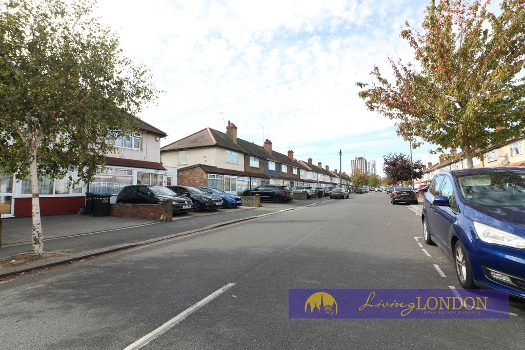 123, Middleham Road, London photo 2