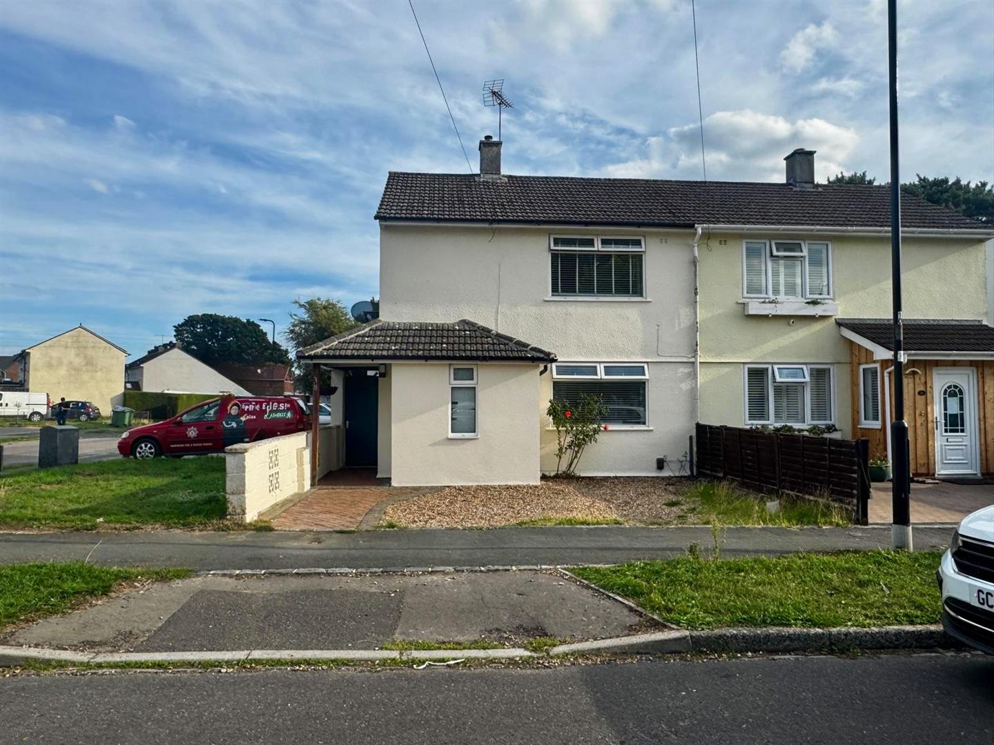 2 bed semi-detached house for sale