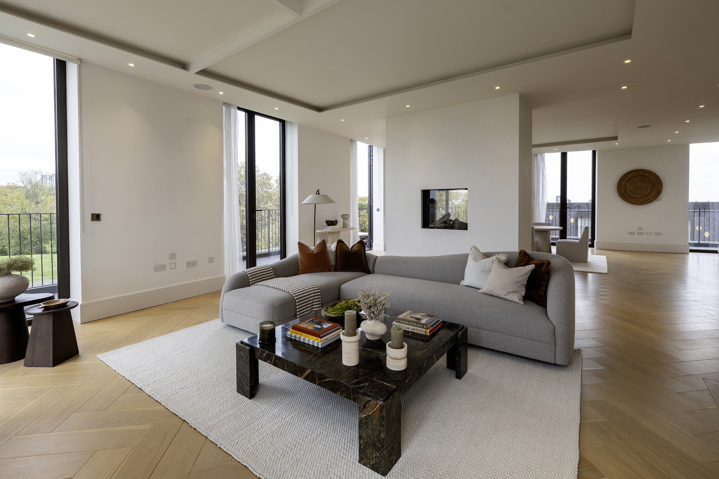 5 bedroom flat for sale 0