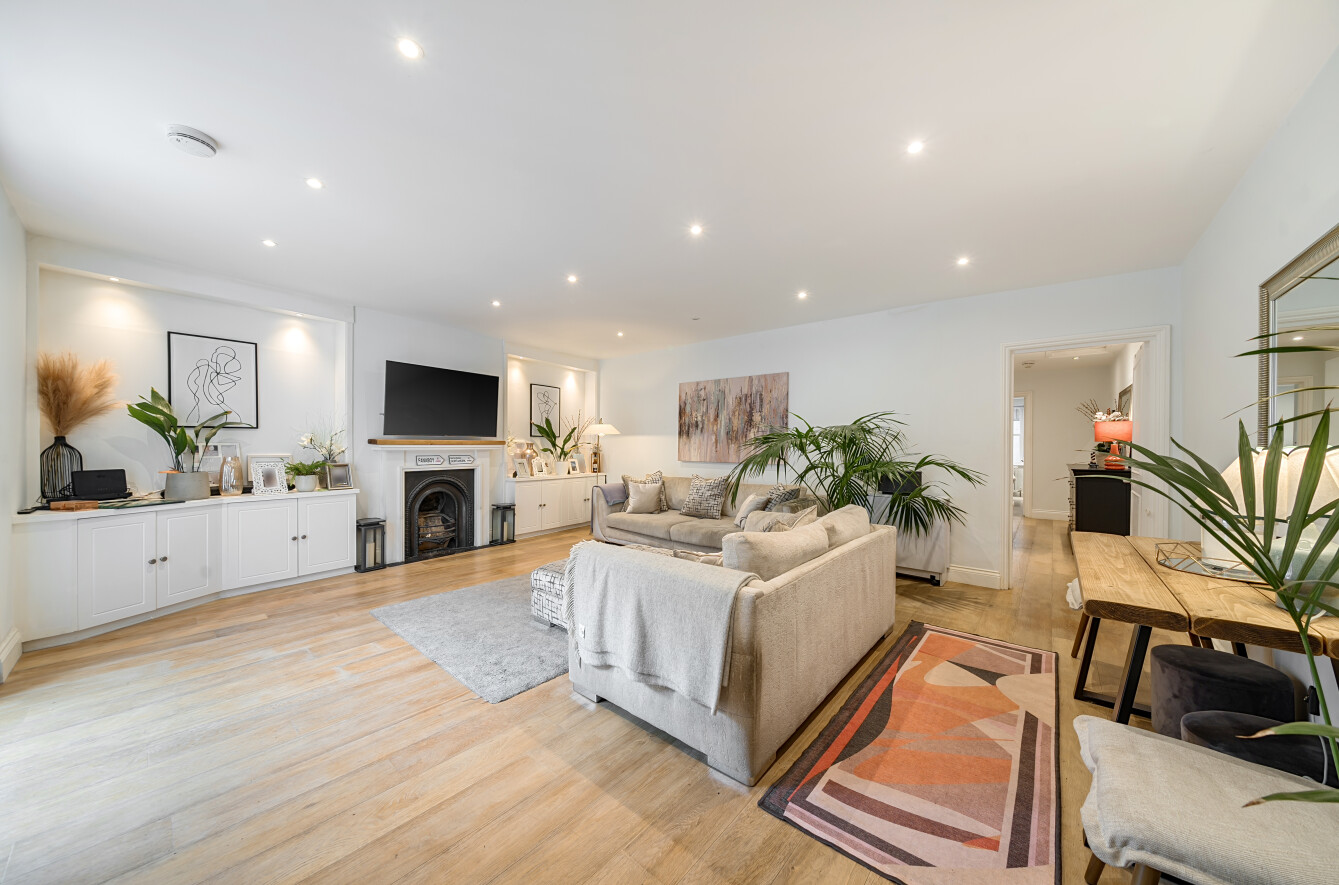 3 bedroom flat for sale 0