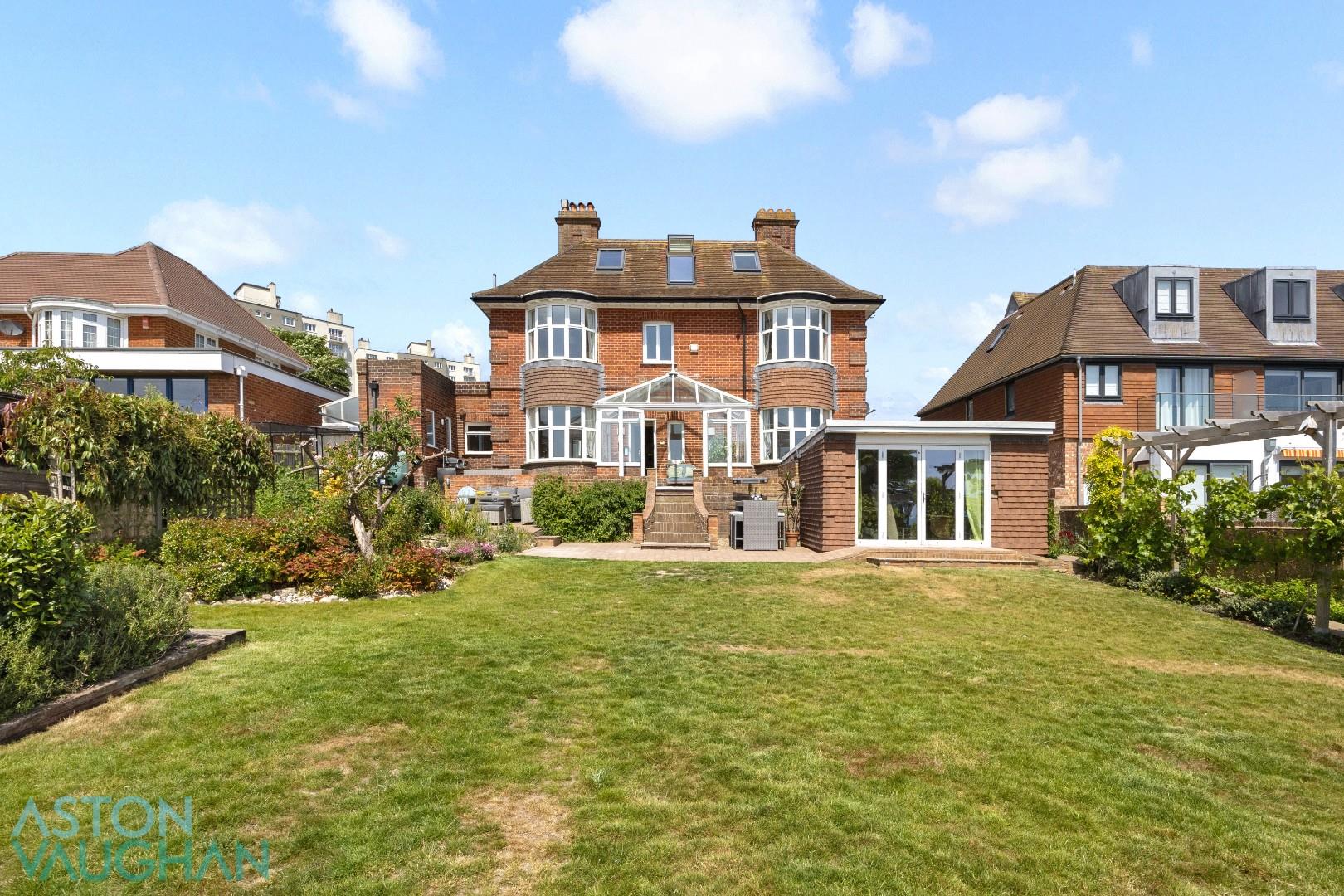 6 bedroom detached house for sale 0