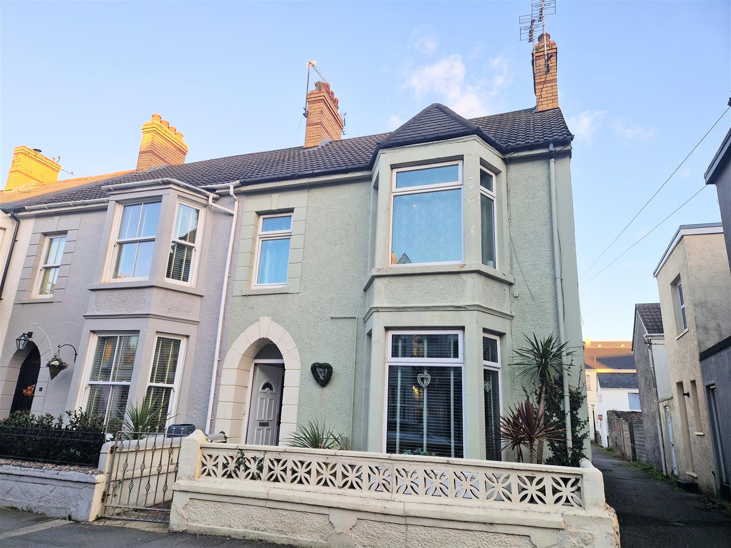 1-bed flat on 4, Mary Street, Porthcawl, £160,000