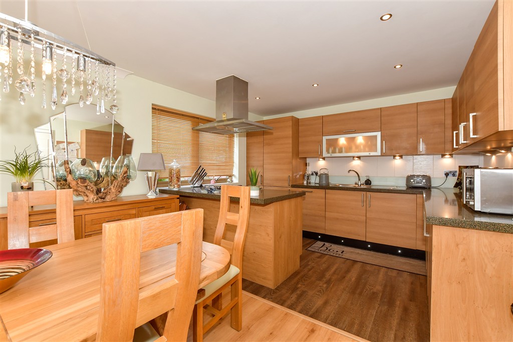 3-bed detached on Braeburn Road Ifield, Crawley, £450,000