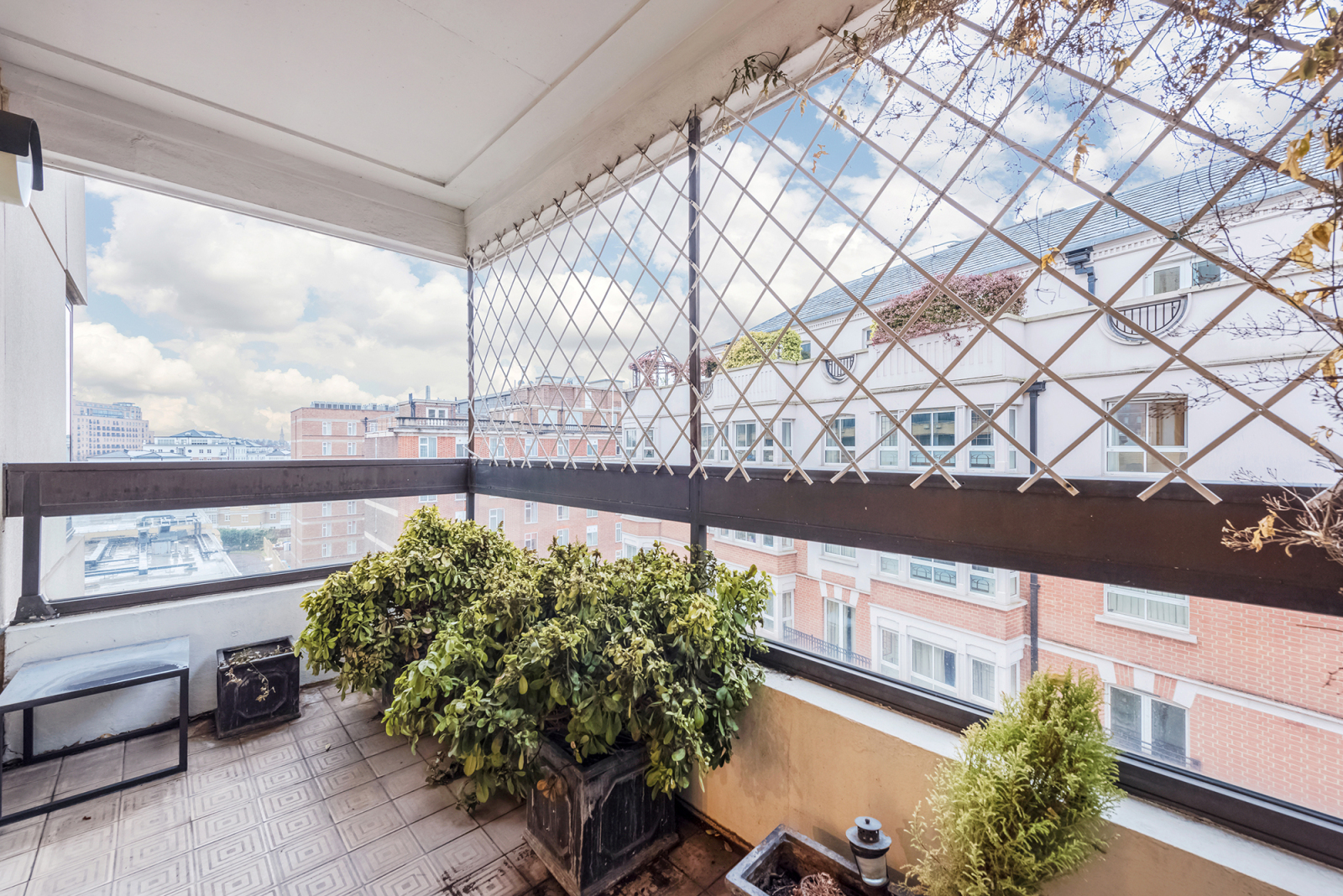 2 bedroom flat for sale 0