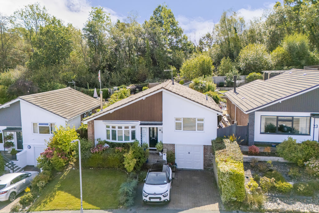 22, Hookswood Close, Crowborough photo 2