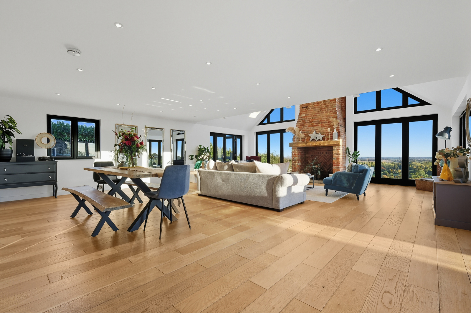 4 bedroom detached house for sale 0