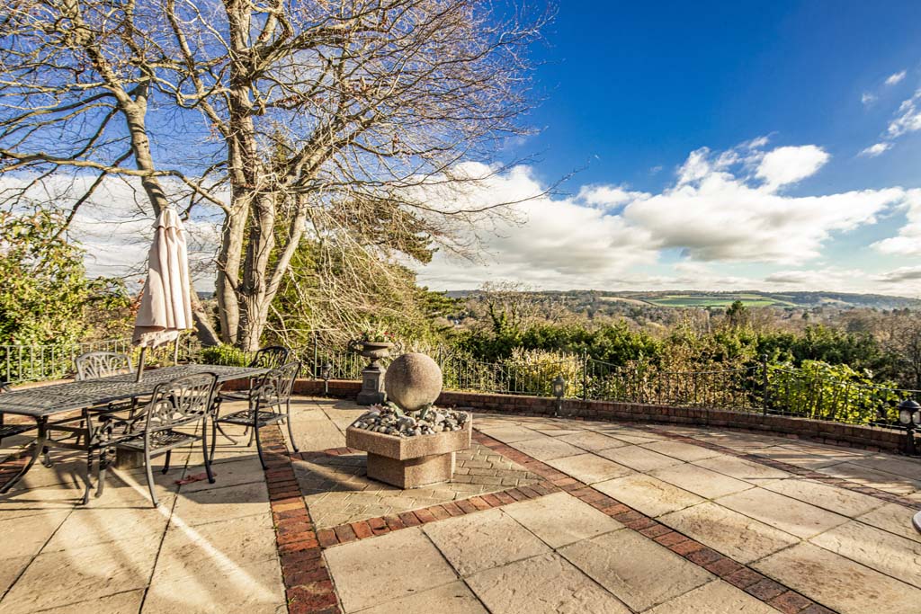 8 bedroom detached house for sale 0