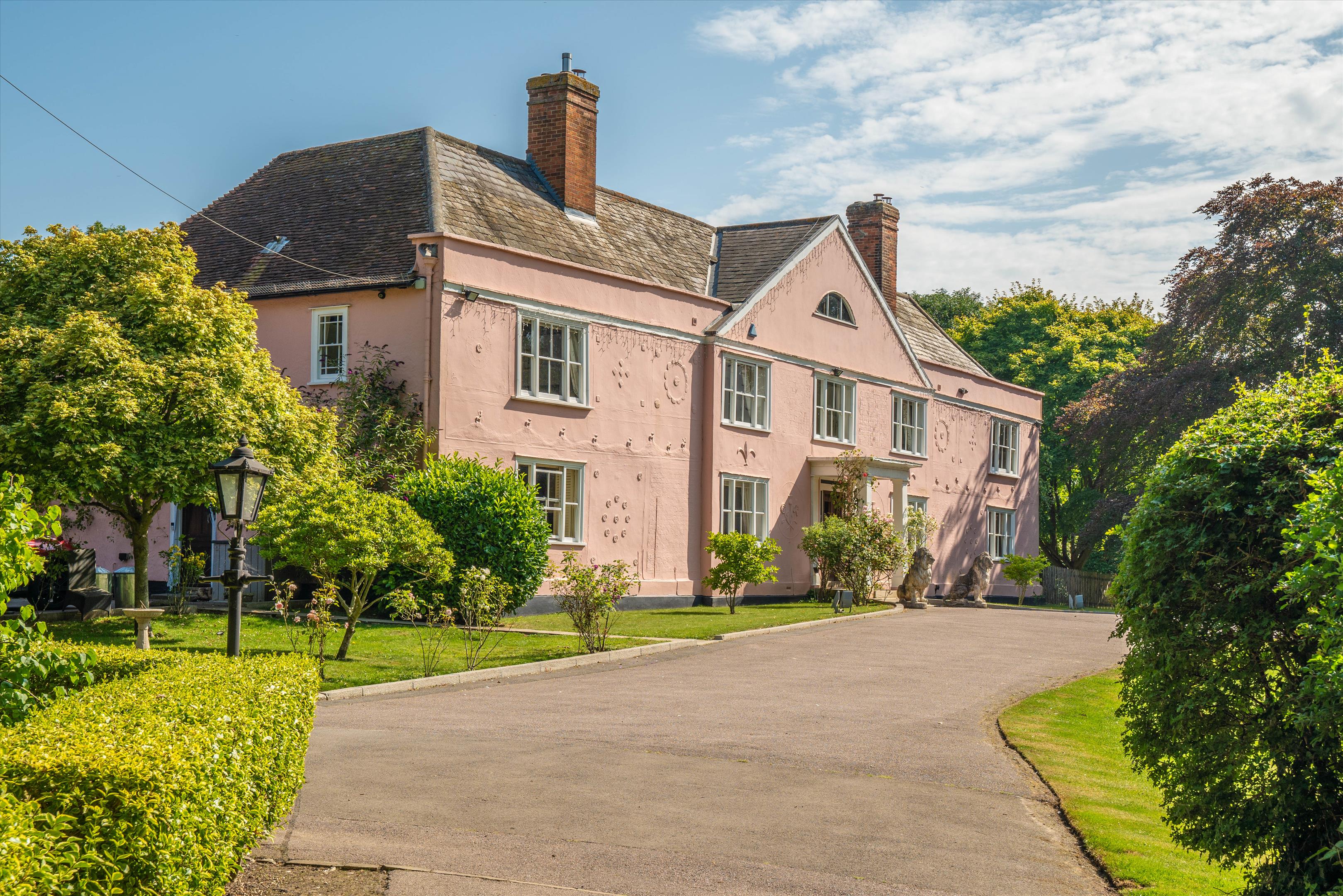 8 bedroom detached house for sale 0