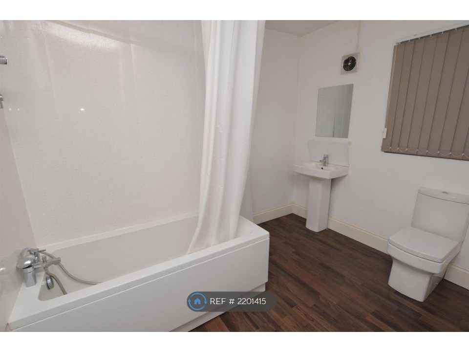 B, Bolton Road Farnworth Bolton, Bolton photo 5