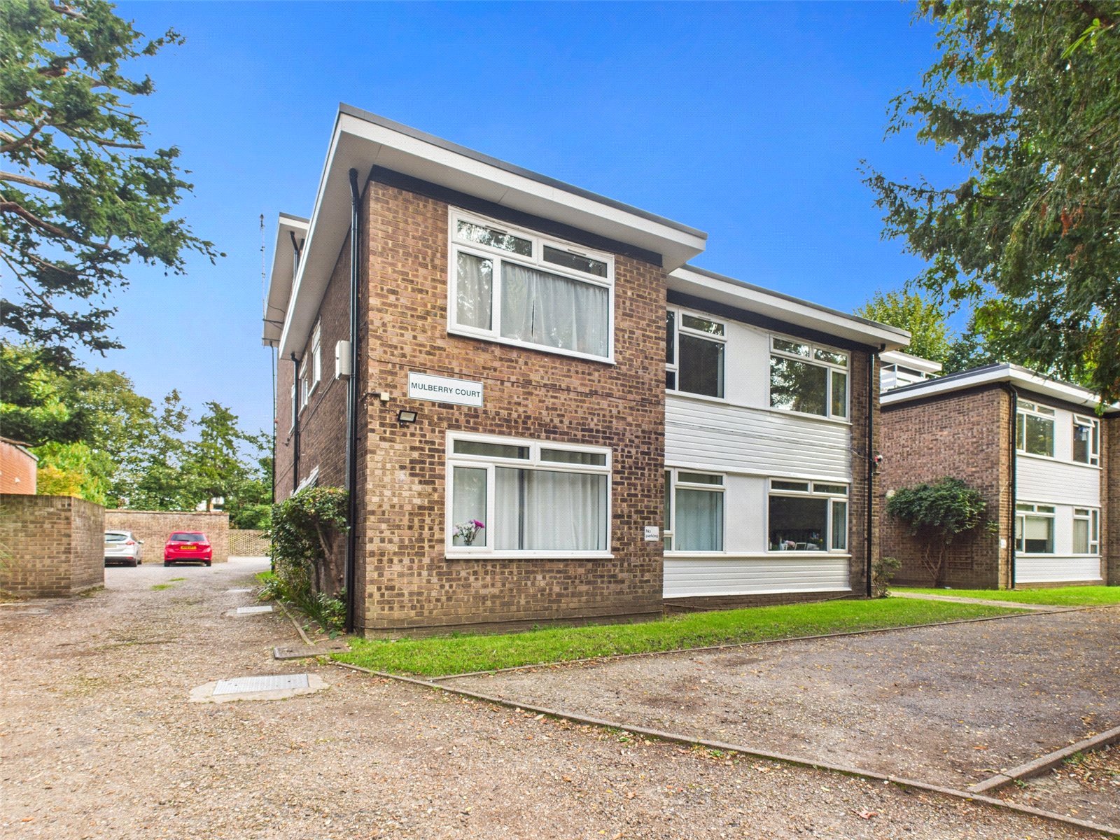 2 bed flat for sale