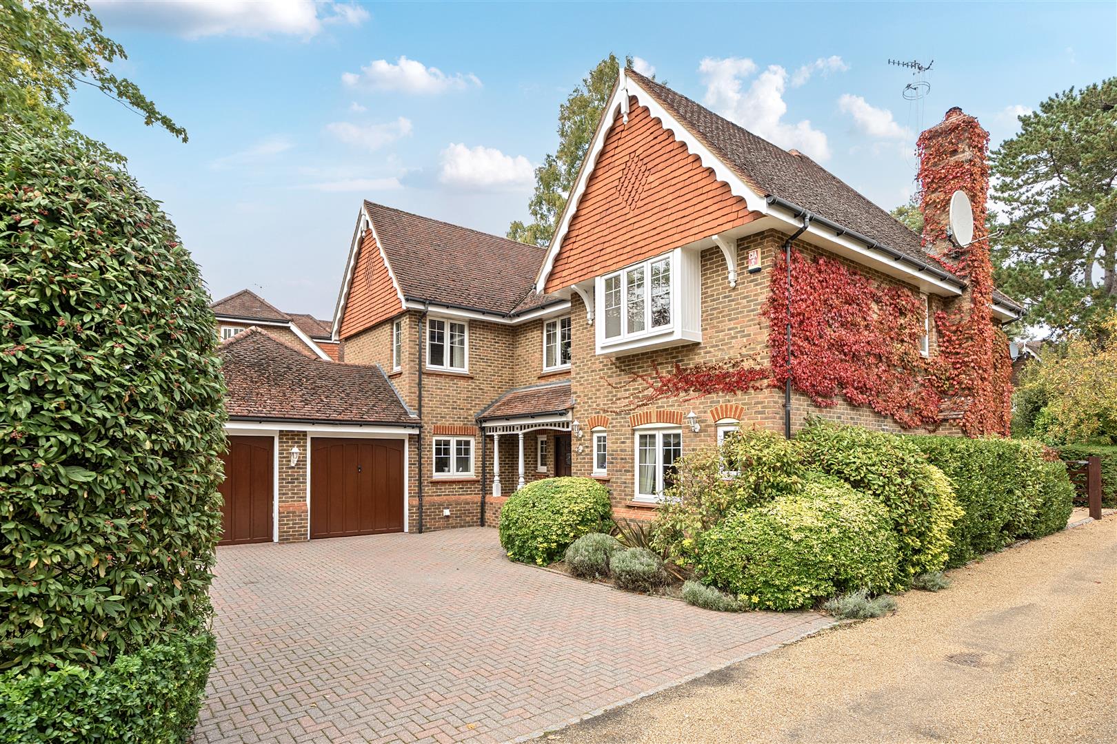 5 bedroom detached house for sale 0