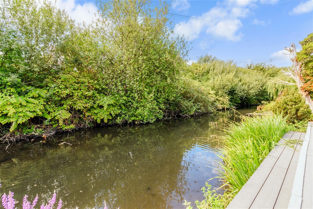 Barnes Cray Road, Dartford photo 4