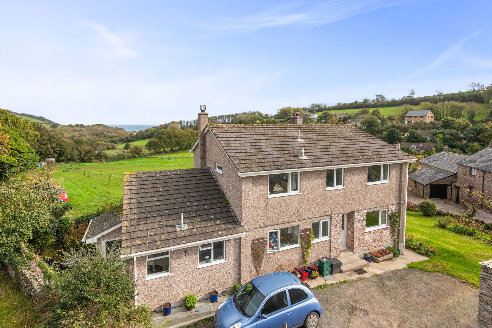 6 bedroom detached house for sale 0