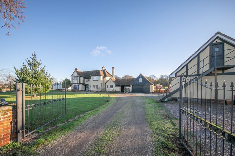 5 bedroom country house for sale 0
