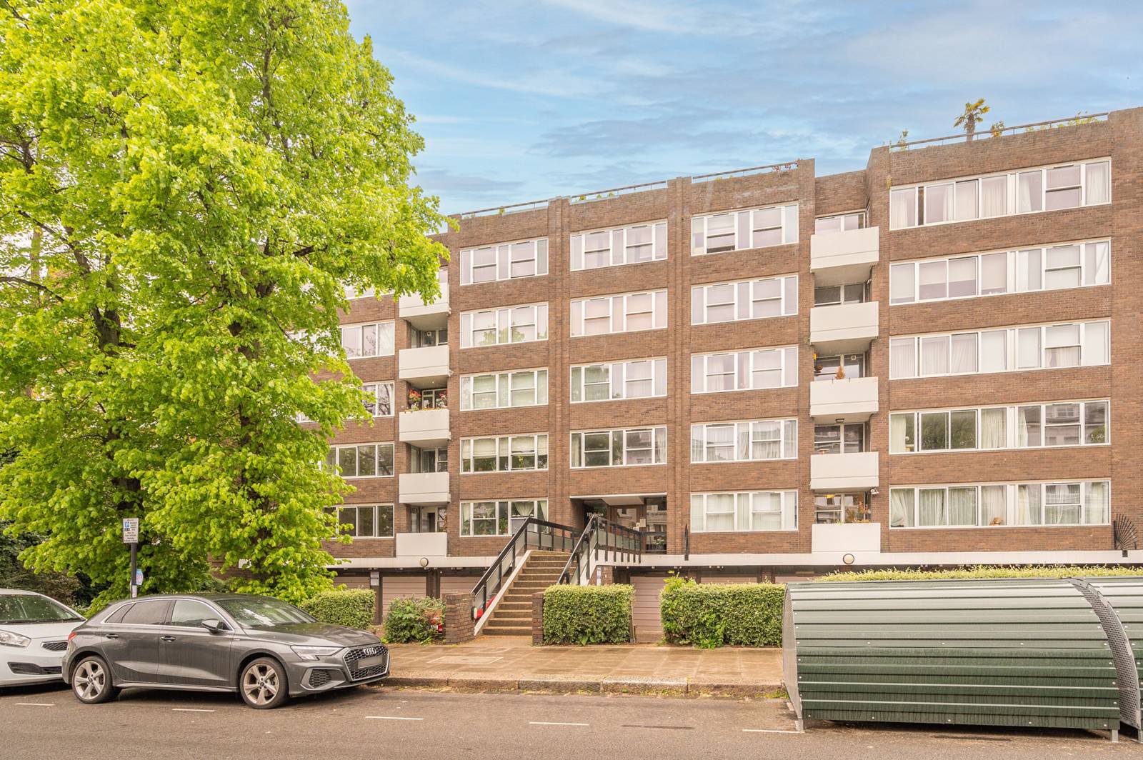 4 bedroom detached house for sale in Epsom The Luxury