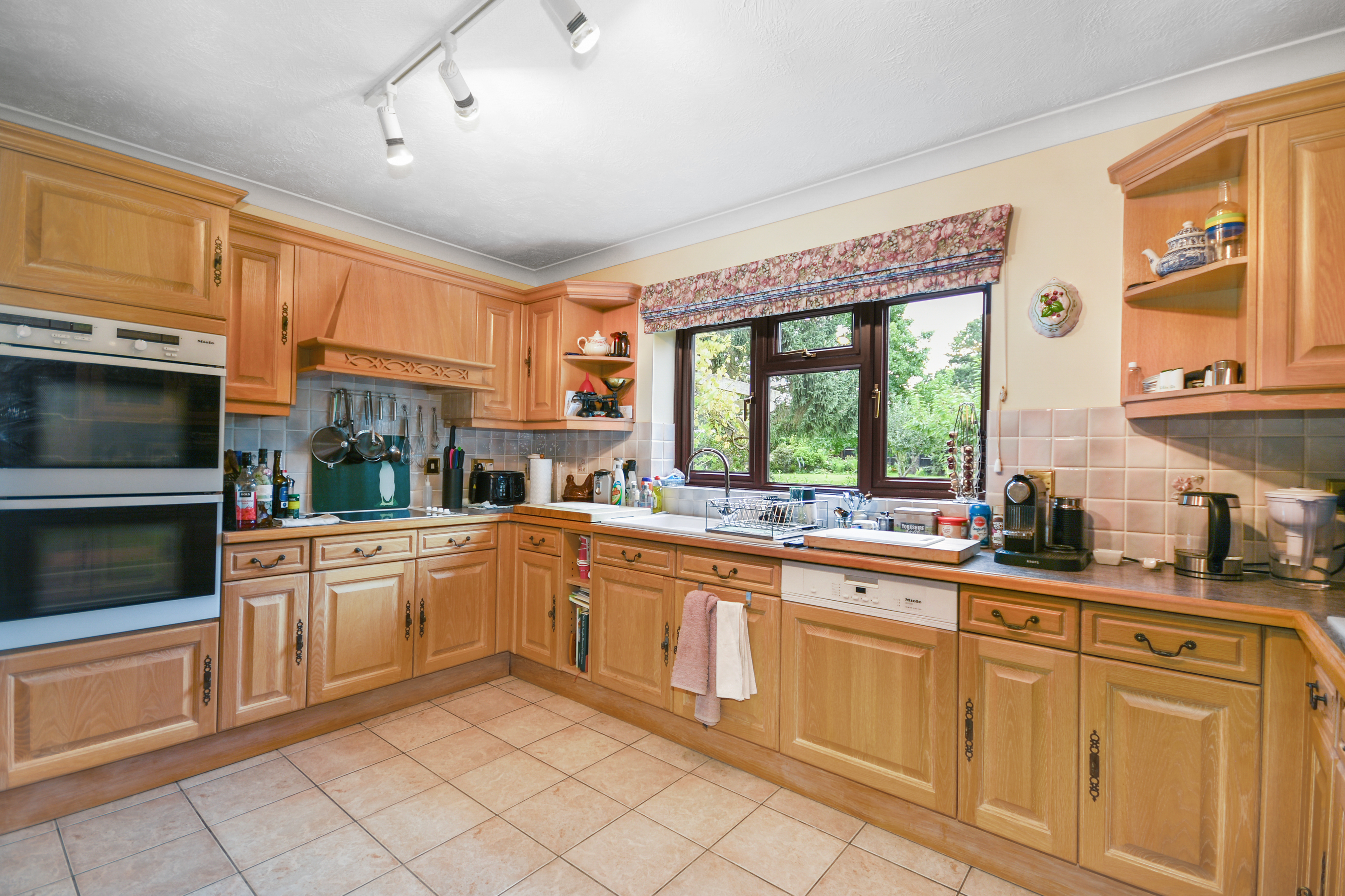 5 bedroom detached house for sale 0