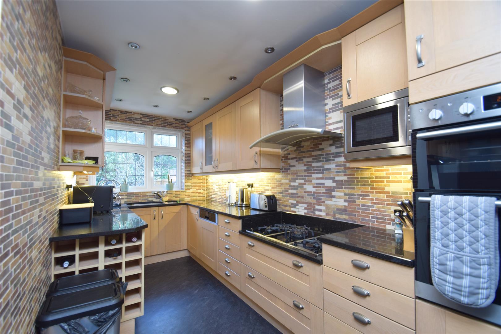 5 bedroom semi-detached house for sale 0