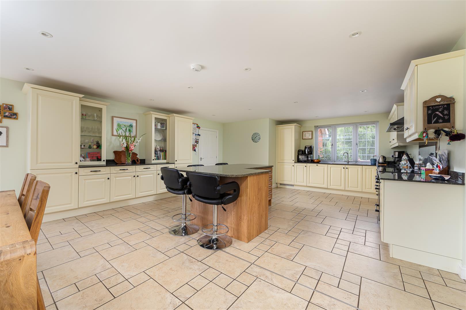 6 bedroom detached house for sale 0