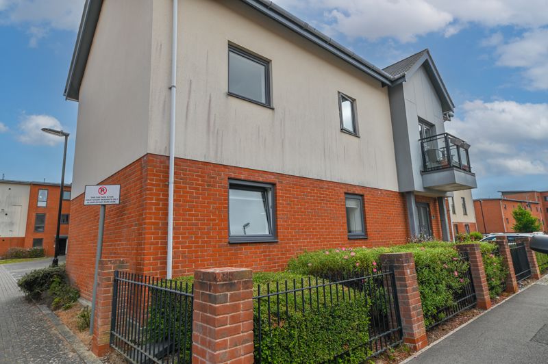 2-bed flat on 16 Violet Court, Foxtail Road, Waterlooville, £195,000