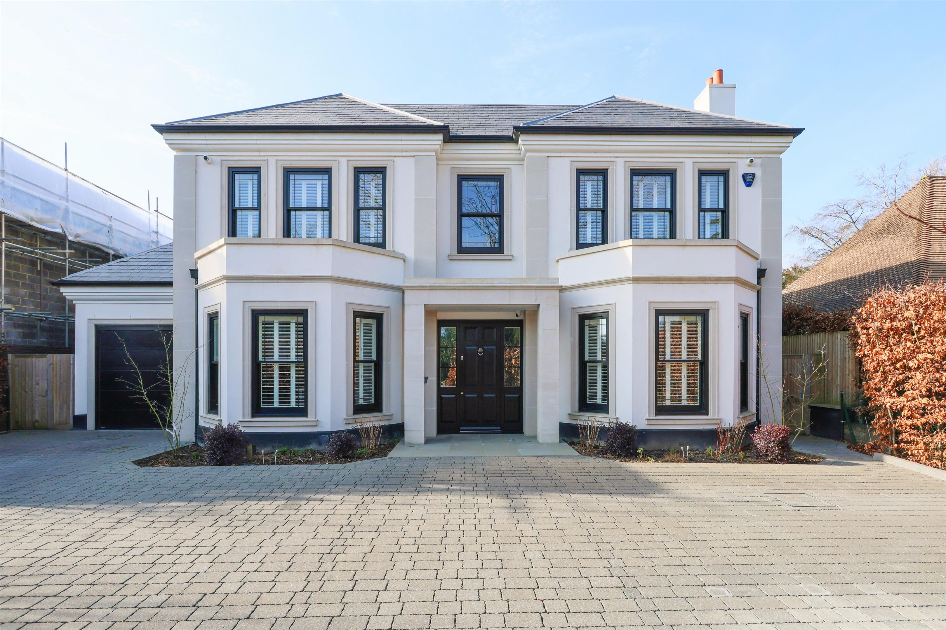 6 bedroom detached house for sale in Chichester