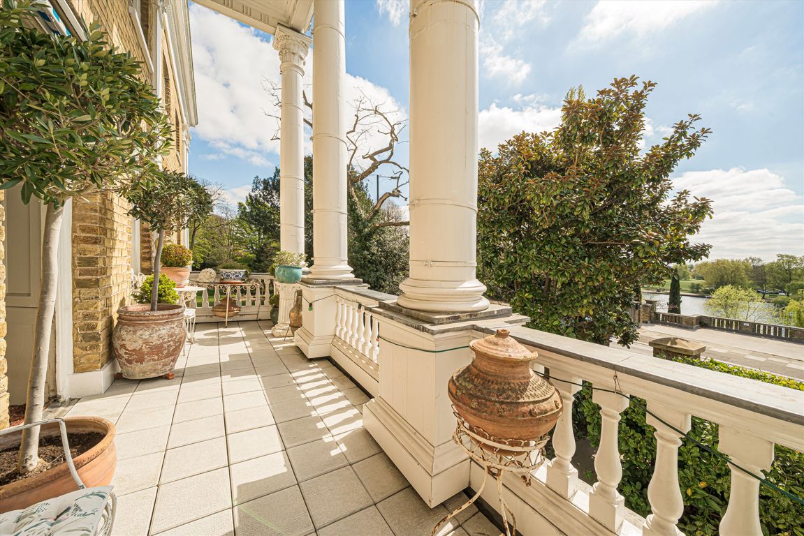 2 bedroom flat for sale 0