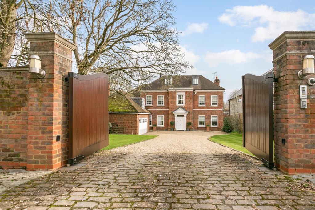 5 bedroom detached house for sale 0