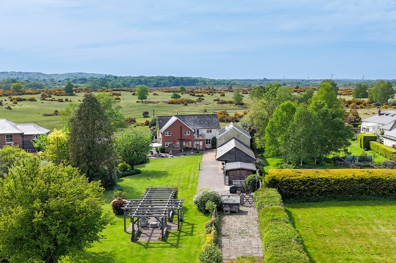 5 bedroom detached house for sale 0