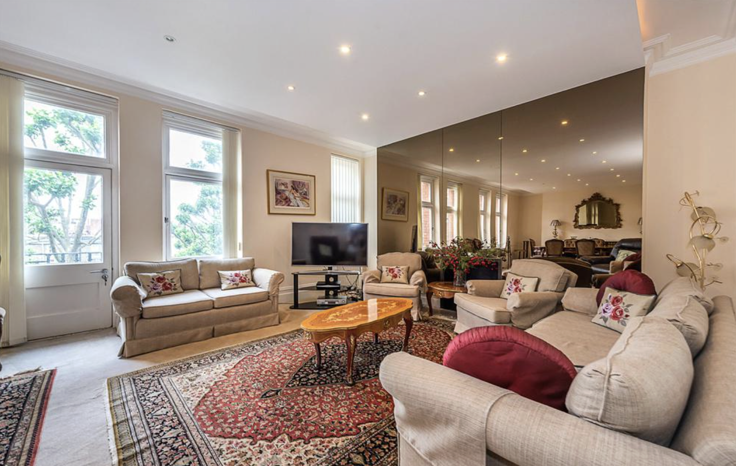 4 bedroom flat for sale 0