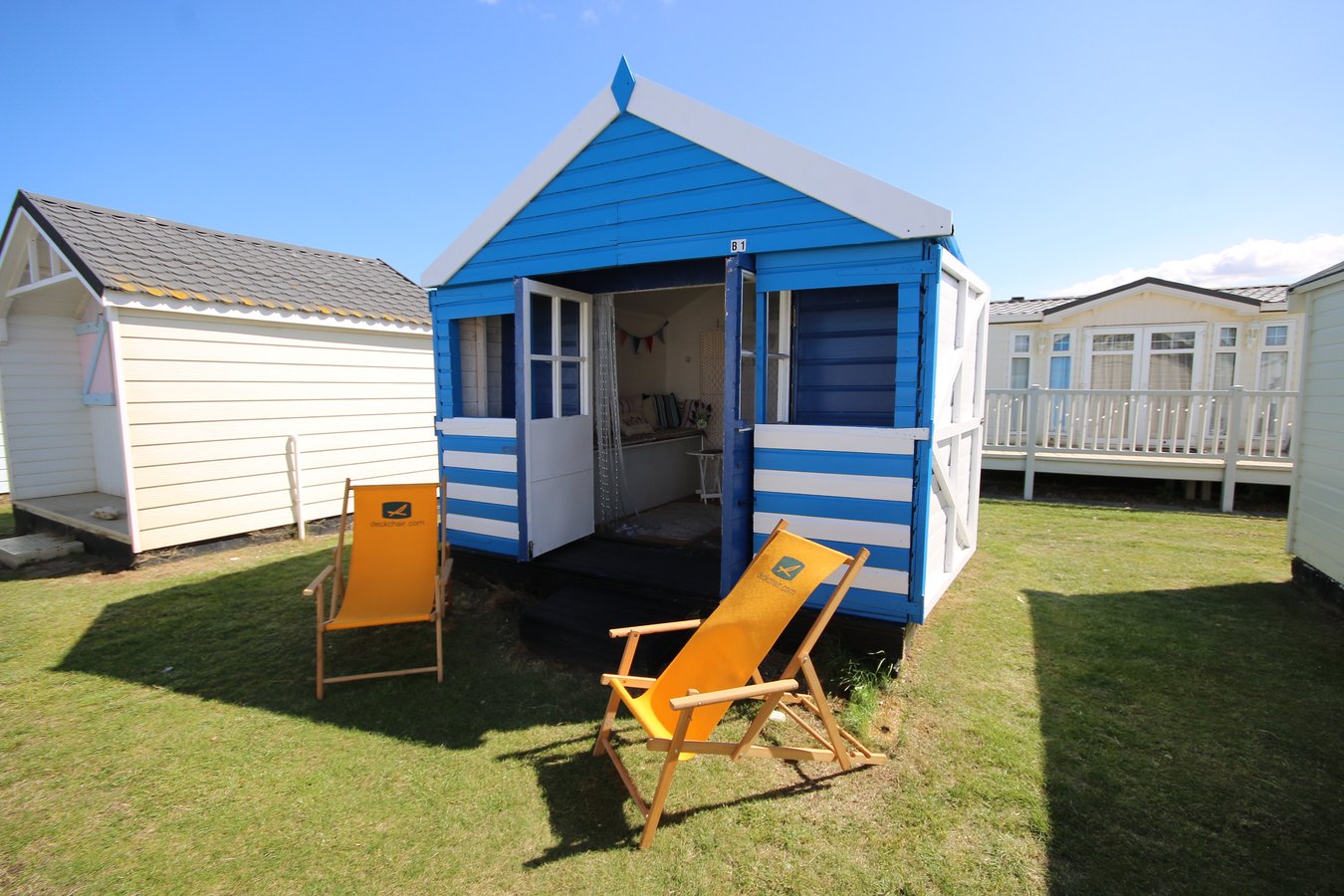 B10  Beach hut, South Beach Road, Hunstanton photo 2