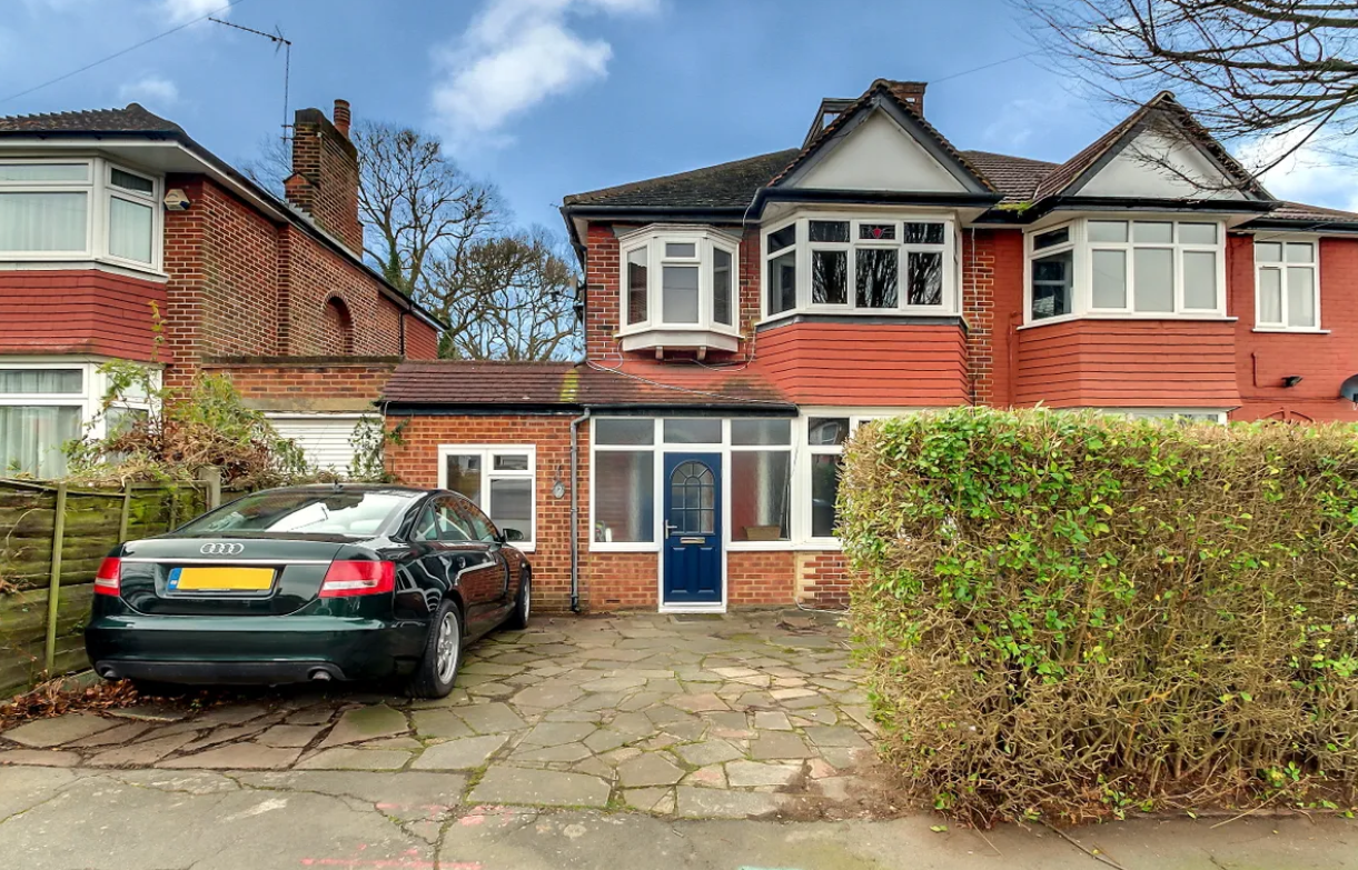 12 Woodland Rise, Greenford photo 2