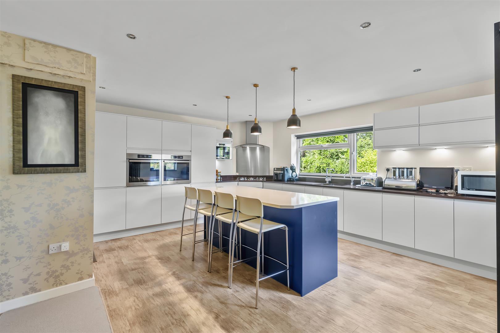 6 bedroom detached house for sale 0