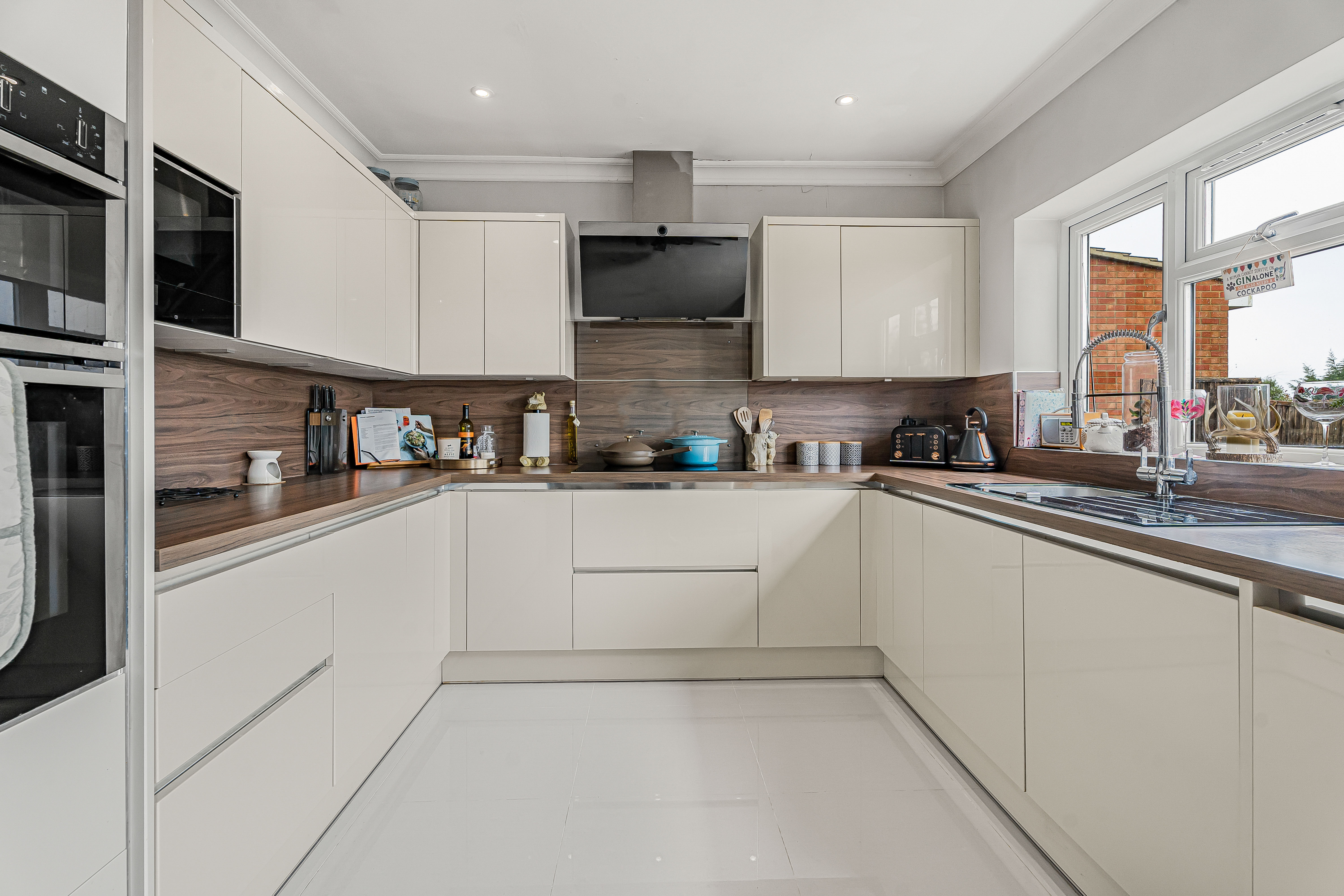 3 bedroom detached house for sale 0