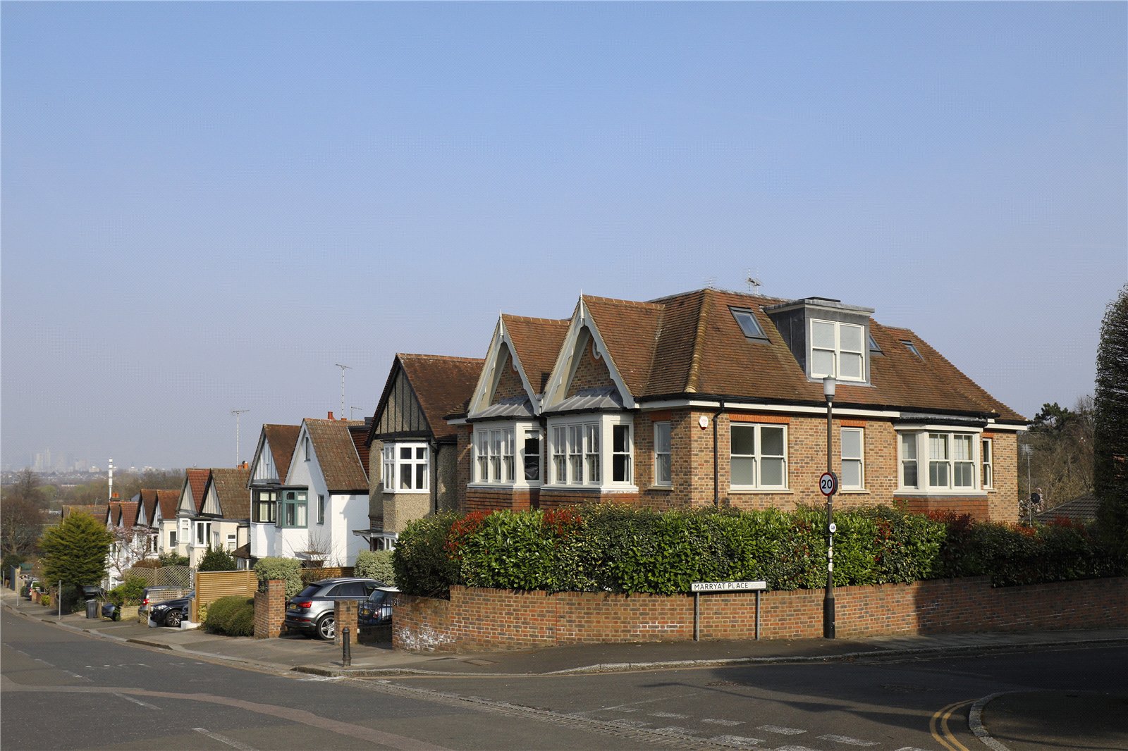 4 bedroom semi-detached house for sale 0