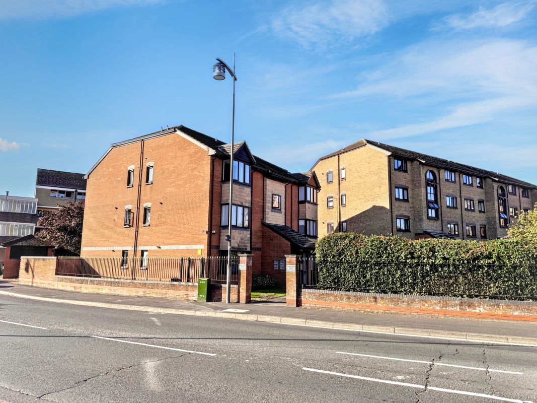 Flat 28 St. Matthews Court, King Street, Gosport, Hampshire, PO12 1AN photo 4