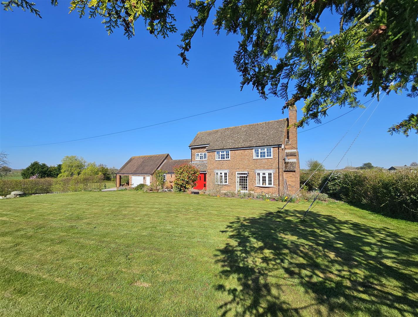 4 bedroom detached house for sale 0