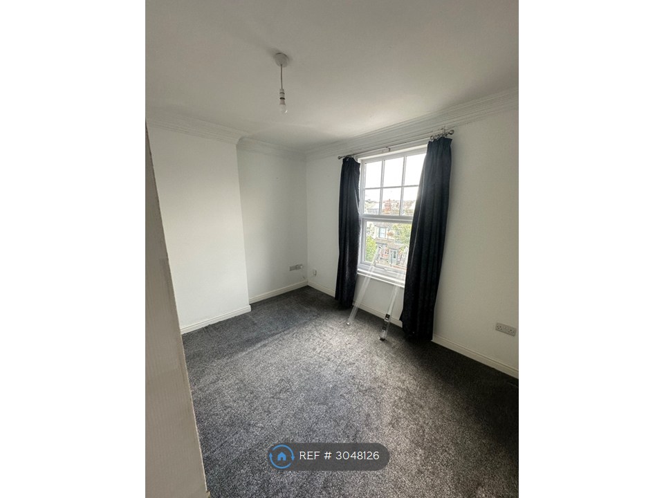 Flat, Madoc St, Llandudno photo 5