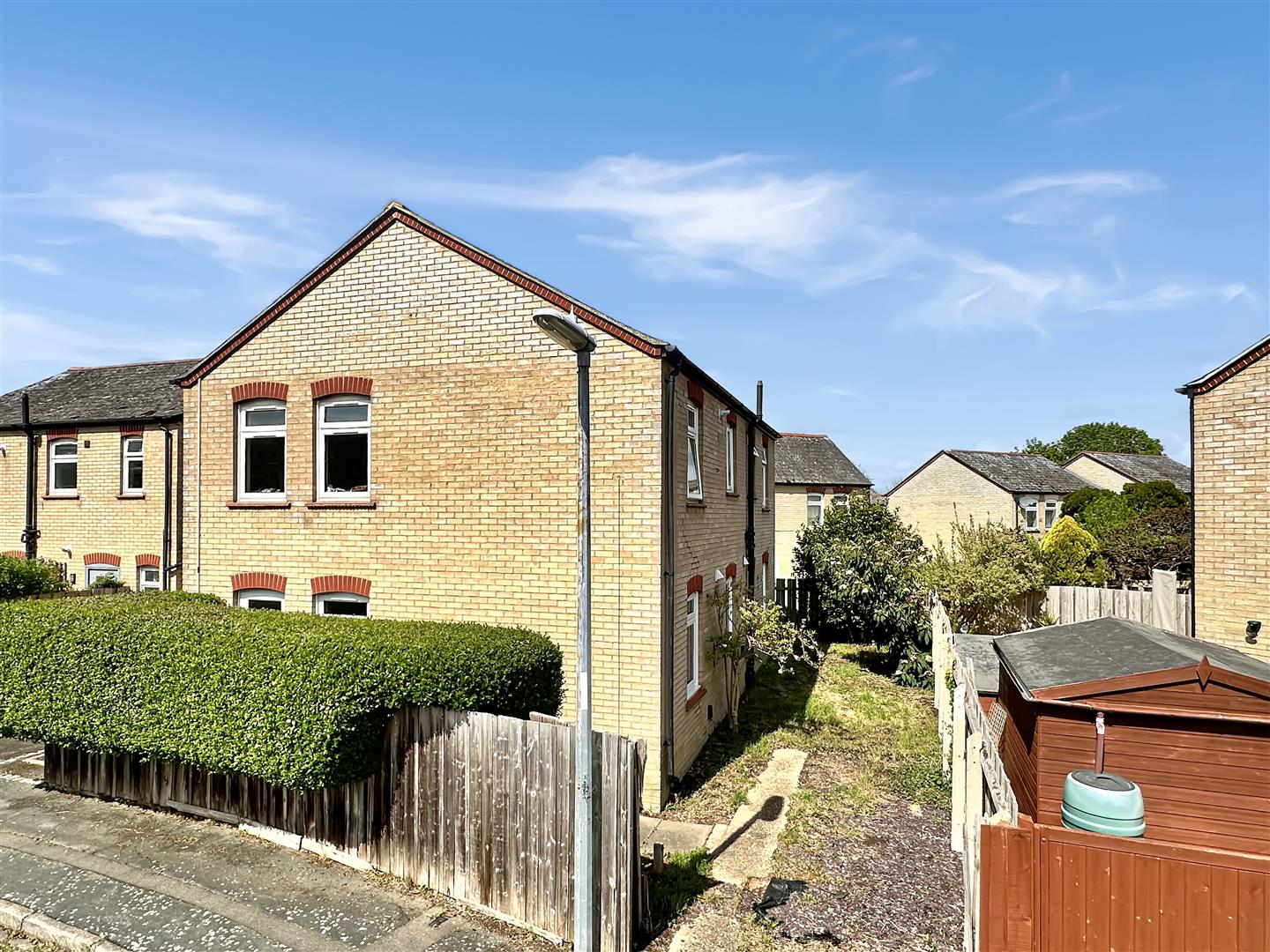 2-bed flat on 10, Chigwell Court, Cambridge, £230,000