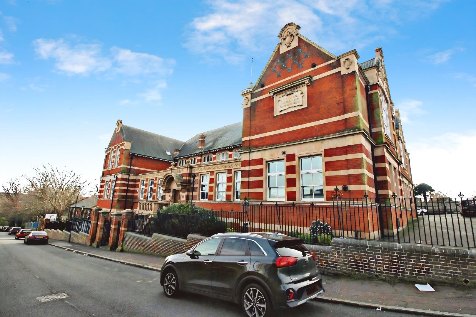 3-bed flat on Flat 11, Old College Court, Upper Holly Hill Road, Upper Belvedere, £200,000