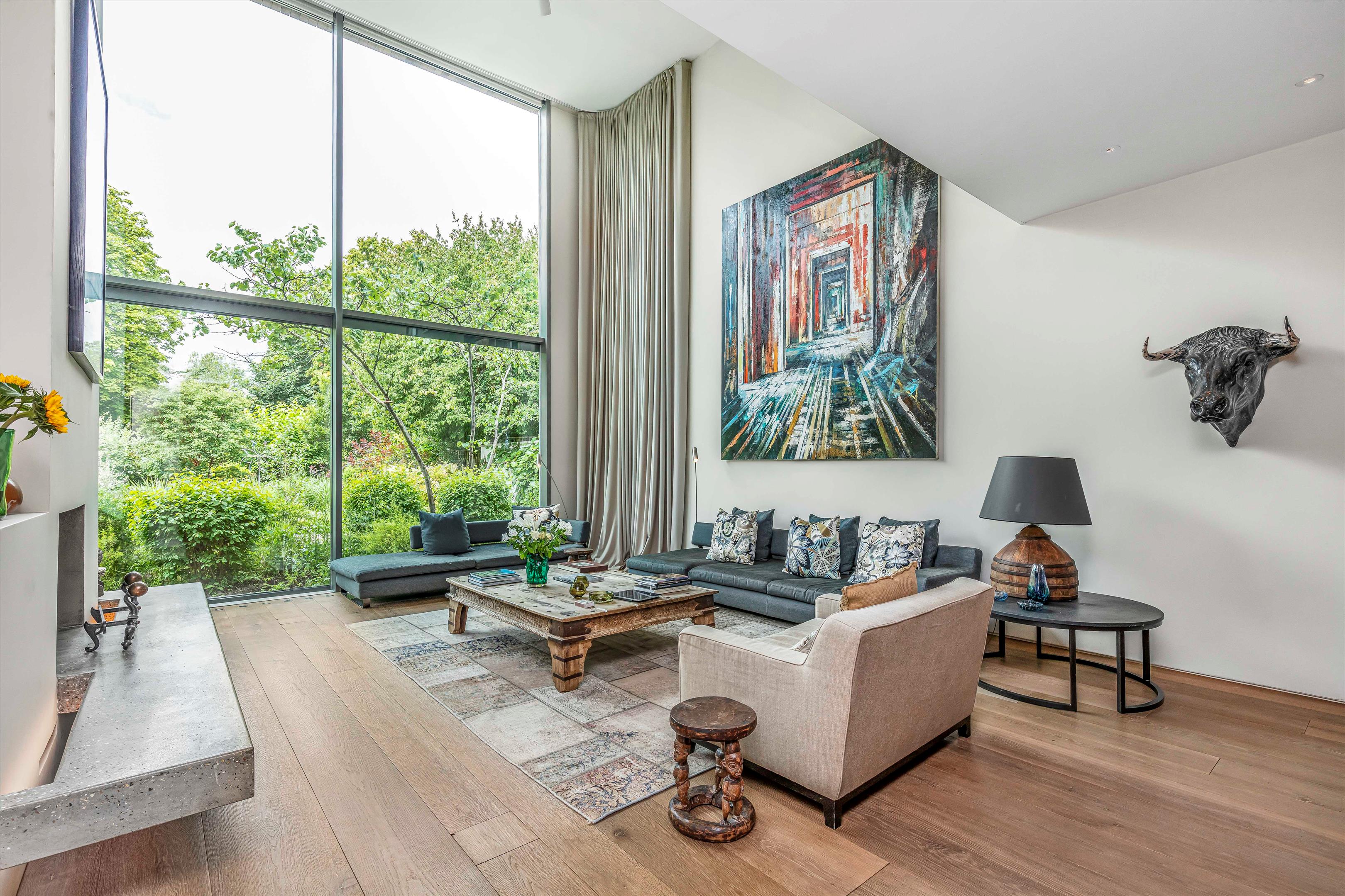 6 bedroom detached house for sale 0