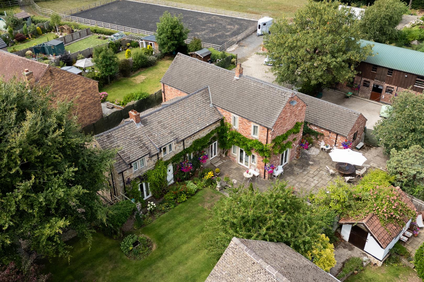 5 bedroom detached house for sale 0