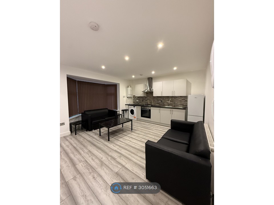 Flat, Winchester Avenue, Leicester photo 2