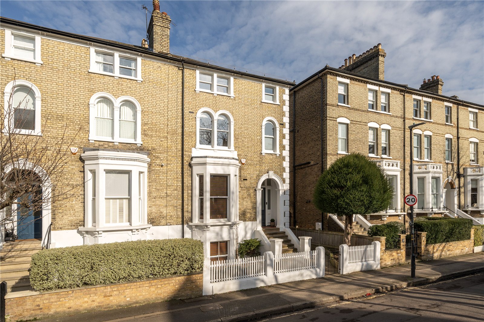 4 bedroom semi-detached house for sale 0