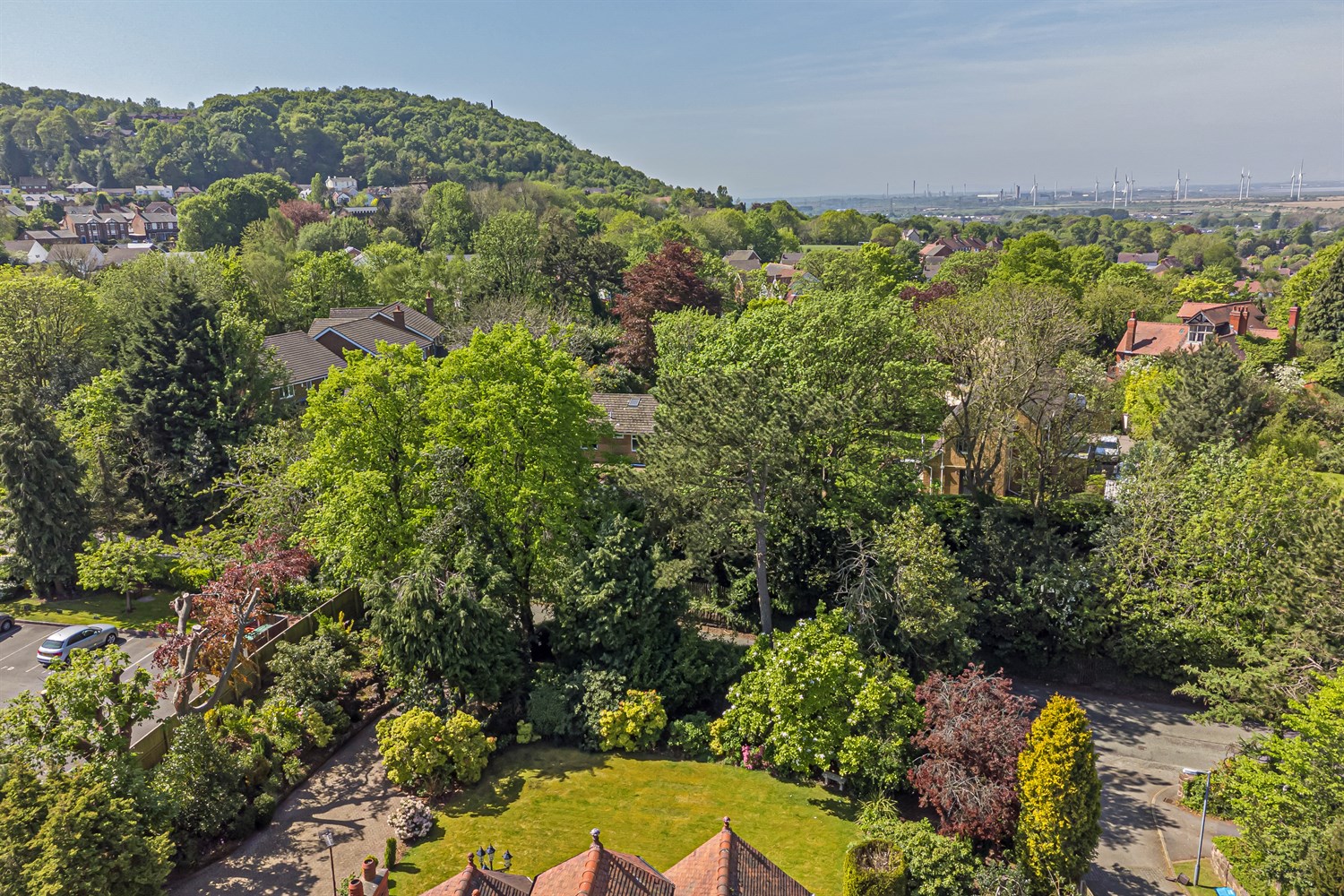 6 bedroom detached house for sale 0