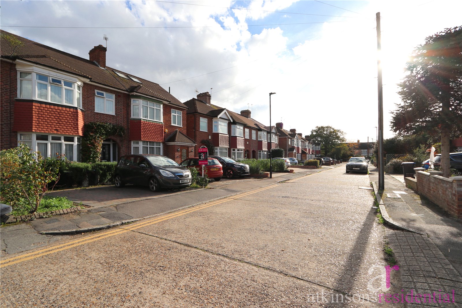 26, Weardale Gardens, Middlesex photo 3