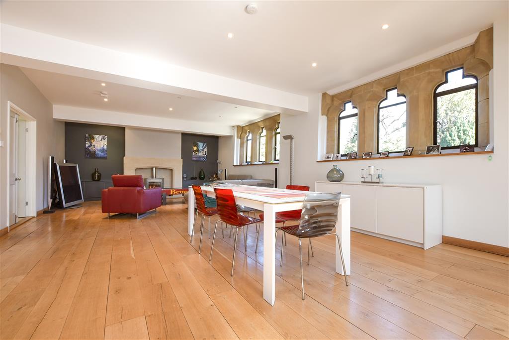 4 bedroom semi-detached house for sale 0