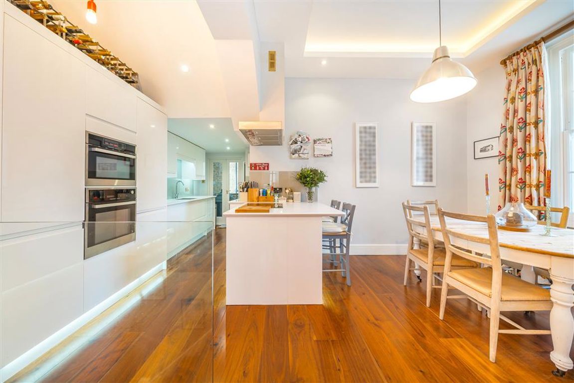 3 bedroom flat for sale 0