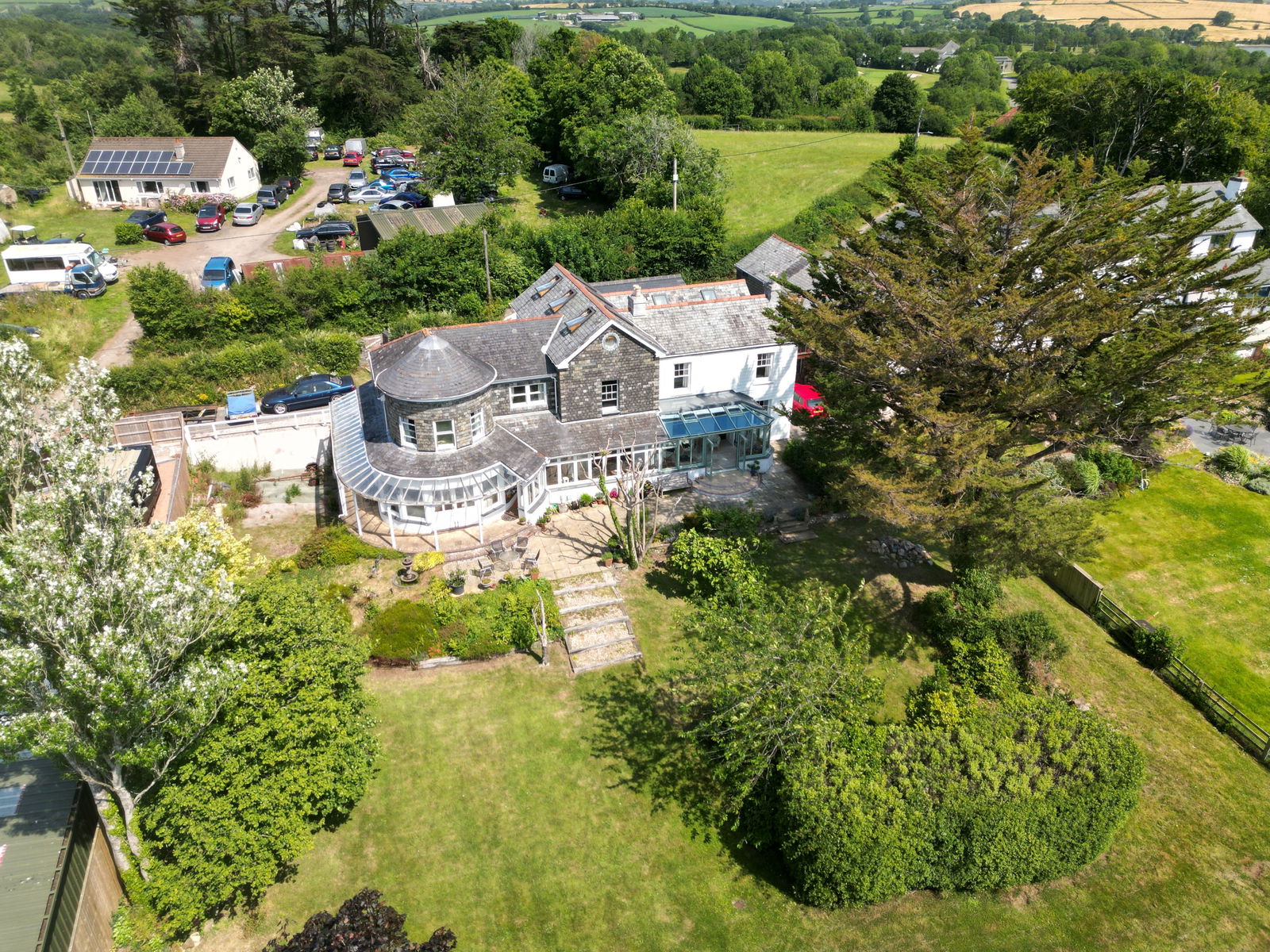 5 bedroom detached house for sale 0