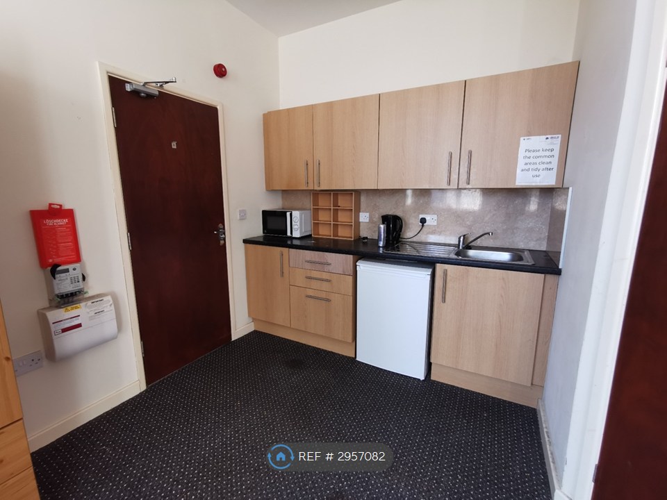 Flat, High Street, Bentley, Doncaster photo 5