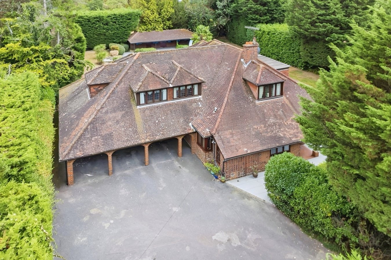 5 bedroom detached house for sale 0